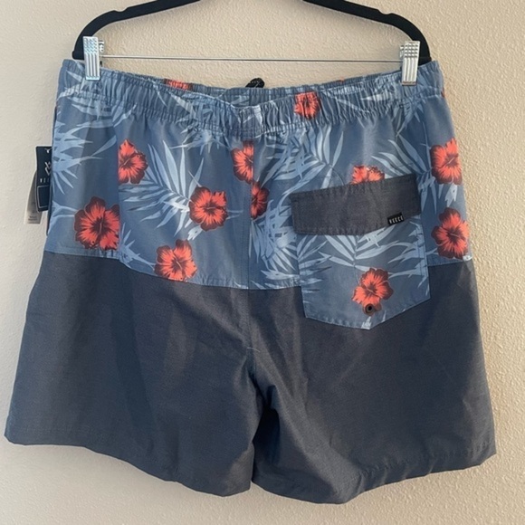 Veece Springer Floral Stretch
Boardshort - Men's Swimwear size XLARGE - Picture 12 of 12